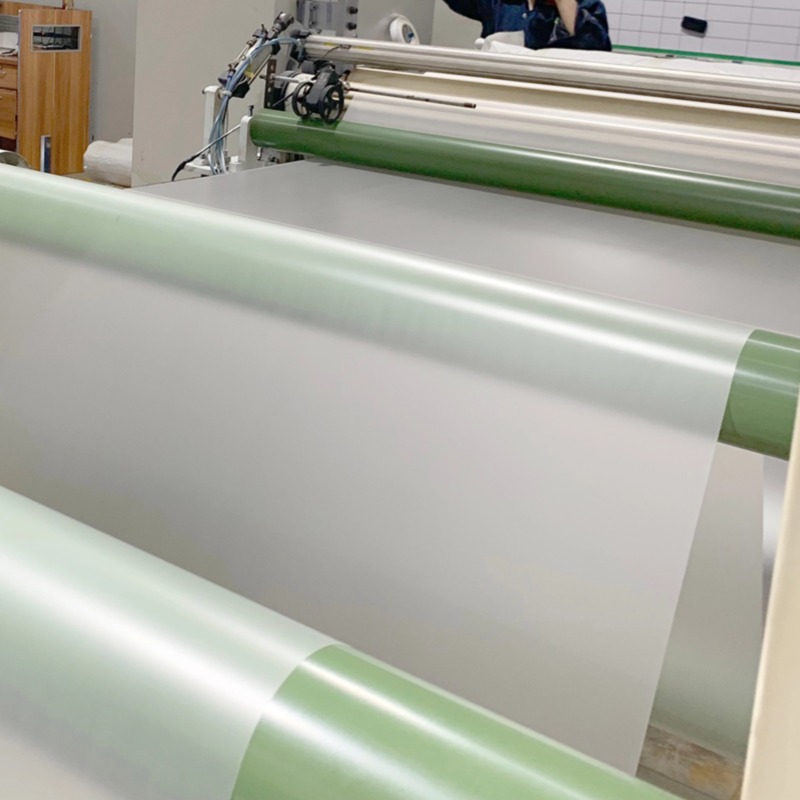 ฟิล์ม TPU เคลือบใส เหมาะสำหรับถุงระบายอากาศเบาะรถยนต์ ให้ความยืดหยุ่น ทนทาน ทนไฟ และวัสดุฐานเป็นมิตรต่อสิ่งแวดล้อม ดังแสดงในกระบวนการผลิต